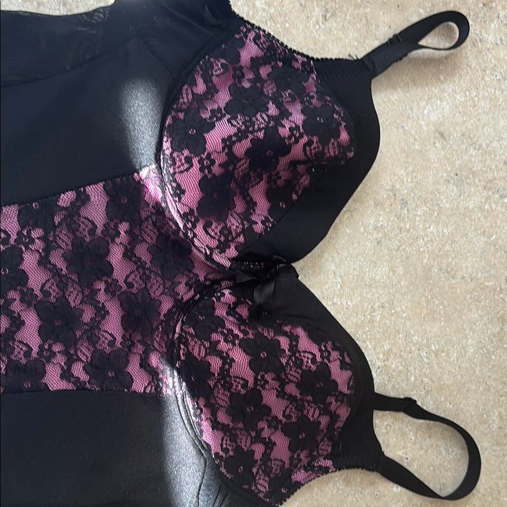 Elegant Black and Pink Lace Chemise - Picture 2 of 5